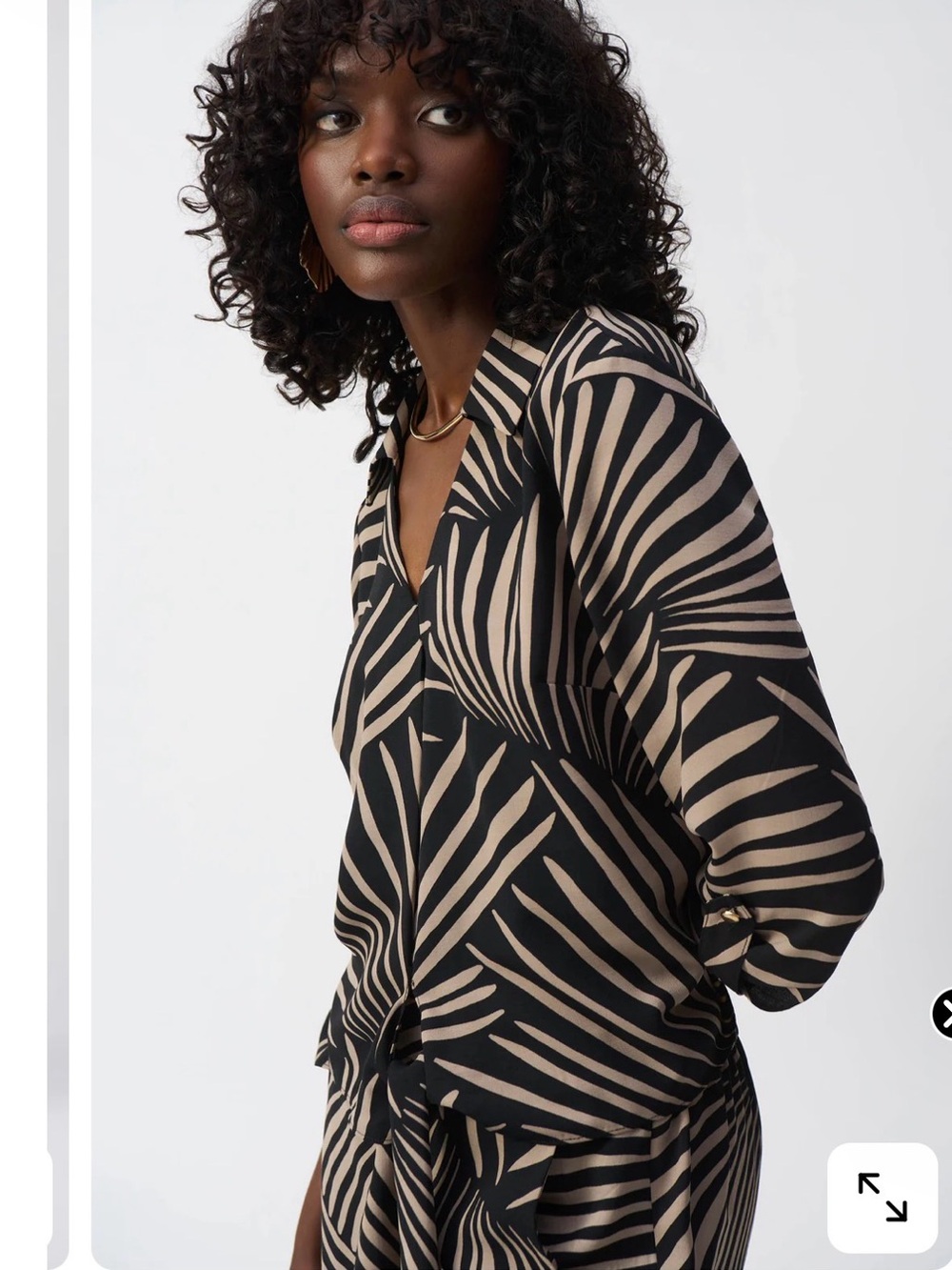 Joseph Ribkoff Black/ Dune
Tropical Print Top Style 251083